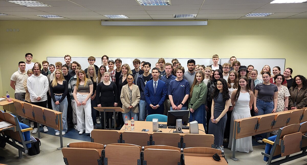 Moldovas ārlietu ministrs Mihajs Popšojs vieslekcijas ar ESZF bakalaura studiju programmu “Biznesa vadība” un “Starptautiskā ekonomika un komercdiplomātija” Latvijas un ārvalstu studentiem.