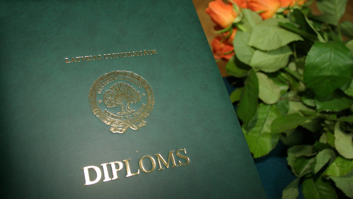 Diploms