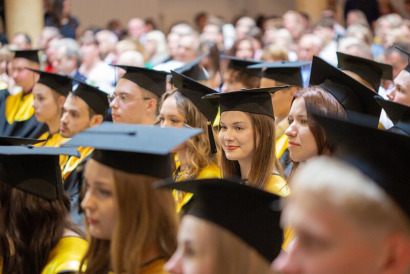 Ziemas izlaidumā 158 ESZF absolventi sper soli pretī nākotnei